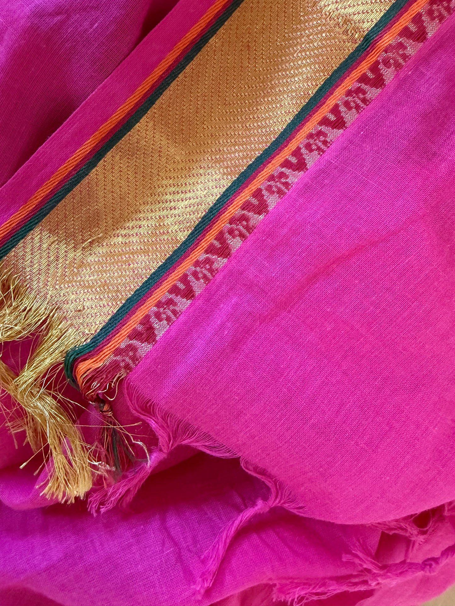 Ayubowan roze
